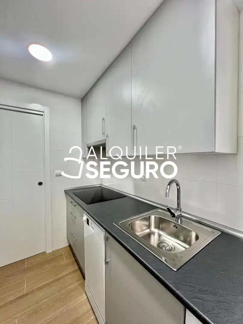 Cuina de Pis de lloguer en Madrid amb Aire condicionat, Calefacció i Terrassa