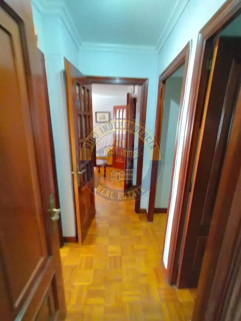 Piso de alquiler en Calle TORRECEDEIRA, Berbés - Peritos