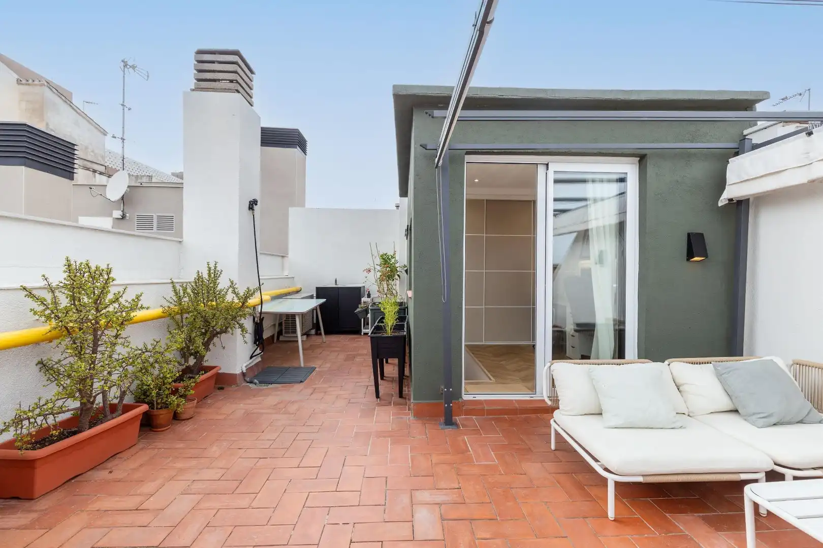 Penthouse with terrace for sale in Eixample