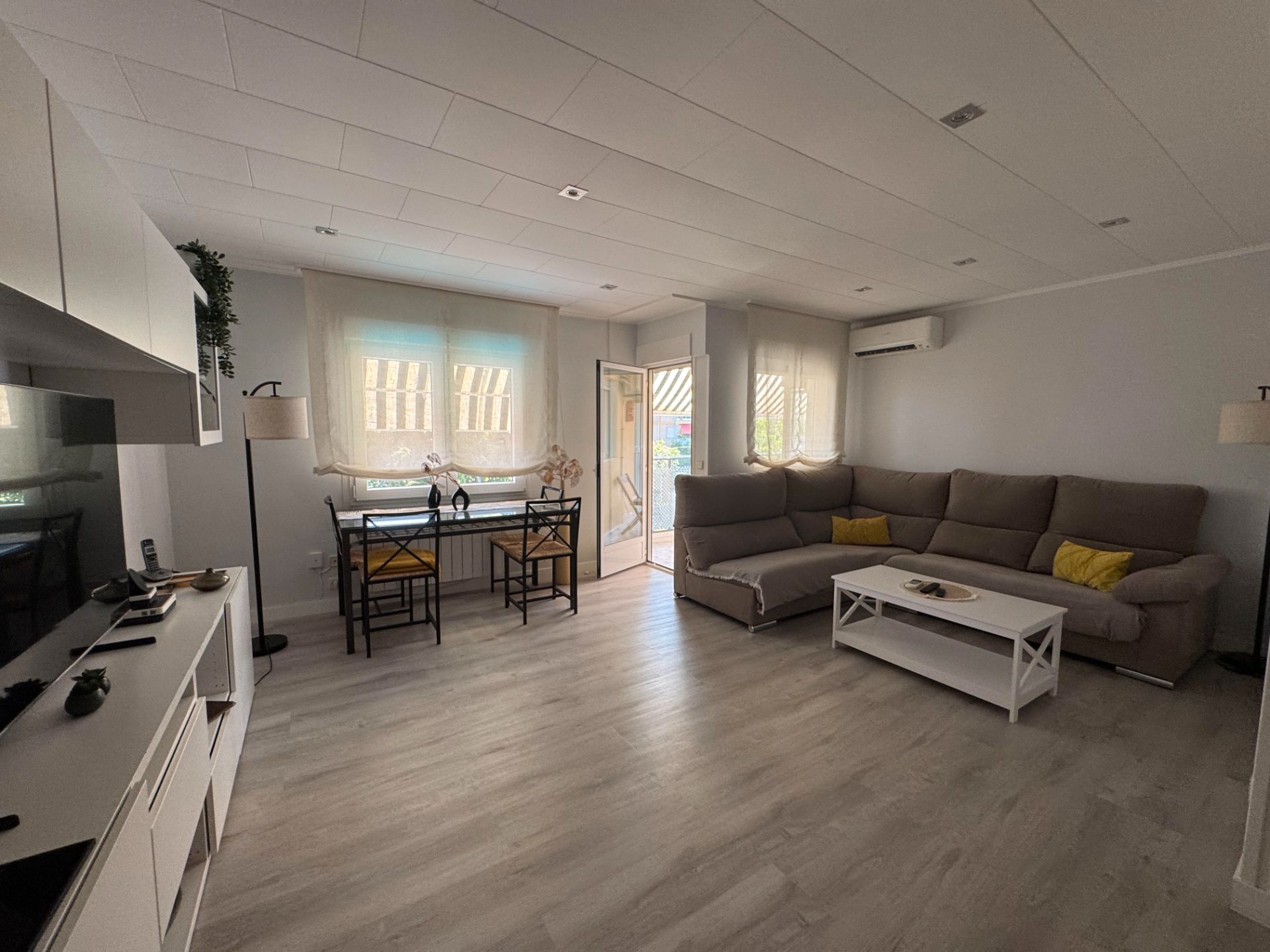 Living room of Flat for sale in El Escorial  with Heating, Terrace and Community pool