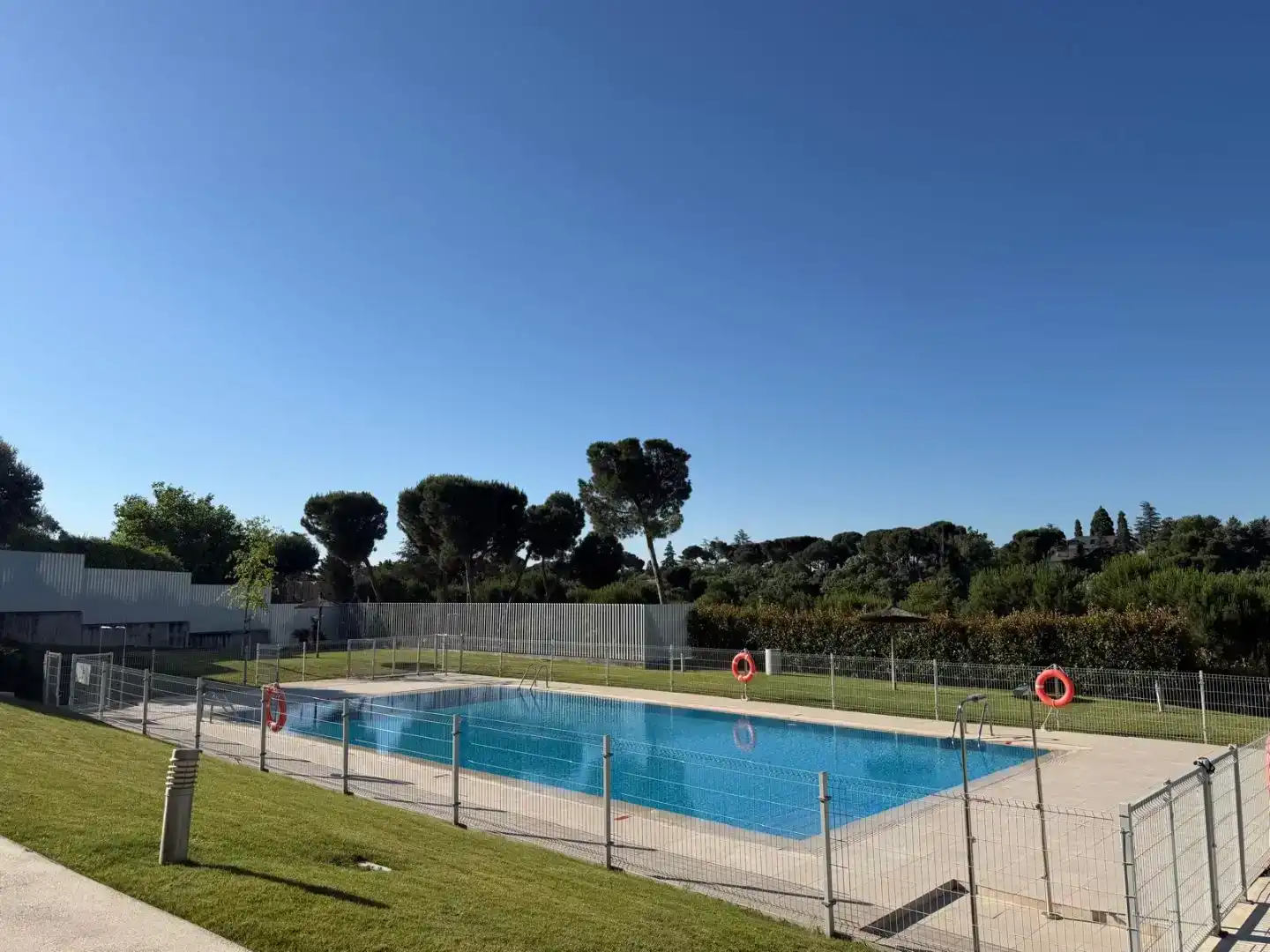 Piscina de Dúplex en venda en Pozuelo de Alarcón amb Aire condicionat, Piscina i Balcó