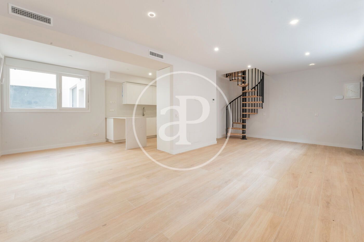 Flat for sale in  Madrid Capital  with Air Conditioner and Heating