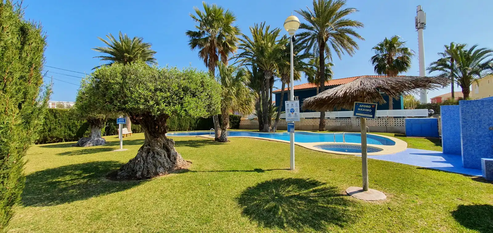 Piscina de Apartamento de alquiler en Dénia con Aire acondicionado, Calefacción y Terraza