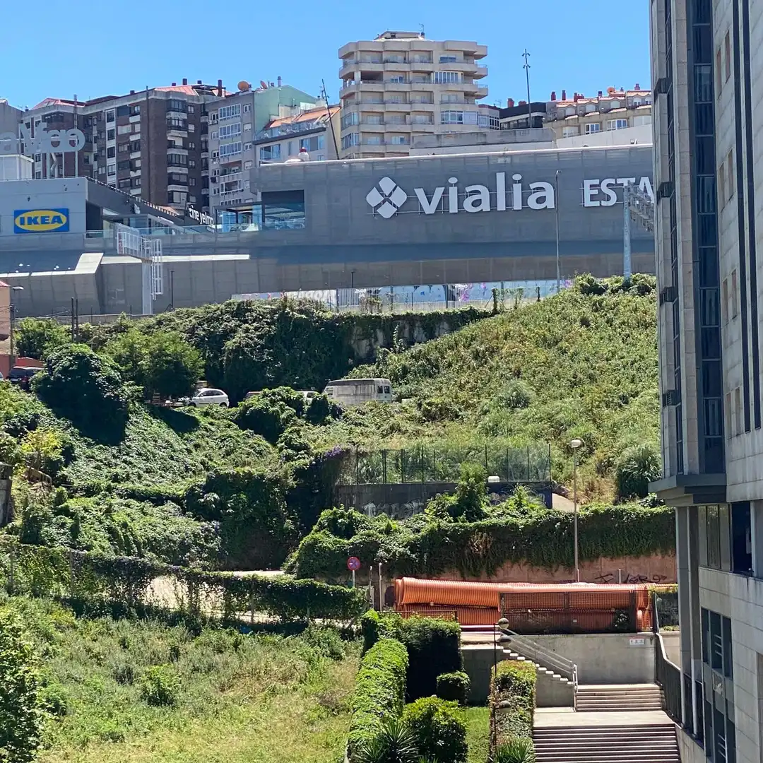 Vista exterior de Pis de lloguer en Vigo  amb Balcó i Domòtica
