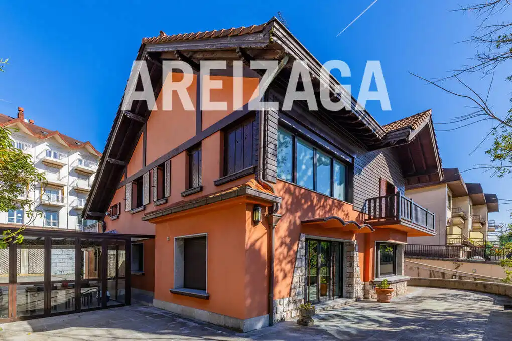 Vista exterior de Casa o xalet en venda en Donostia - San Sebastián  amb Aire condicionat, Calefacció i Terrassa