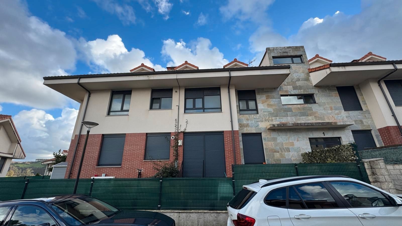 Vista exterior de Pis en venda en Meruelo amb Calefacció, Traster i Piscina comunitària