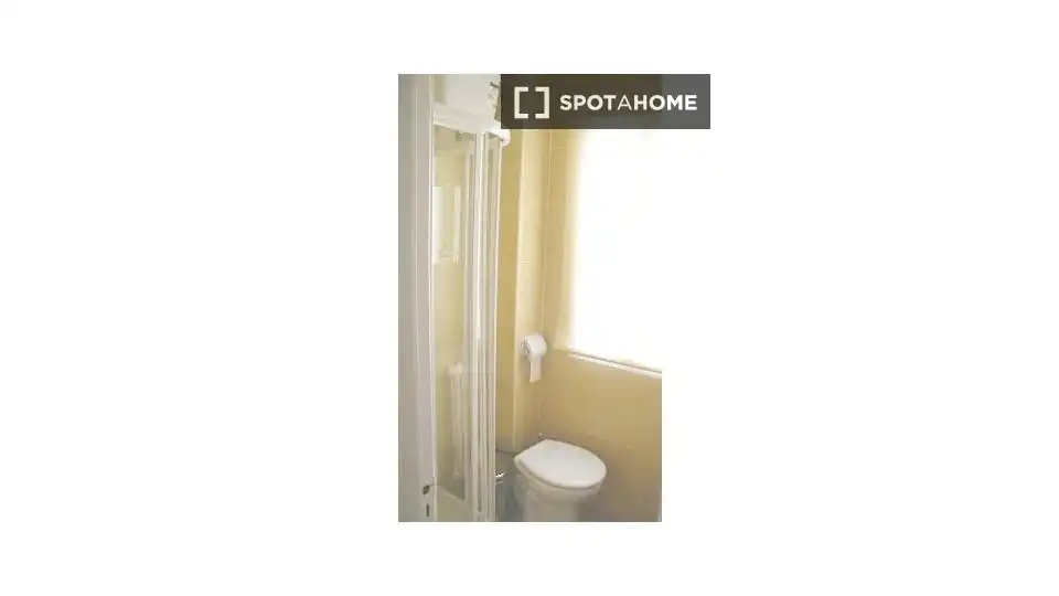 Baño de Piso de alquiler en Zaragoza con Aire acondicionado, Calefacción y Amueblado