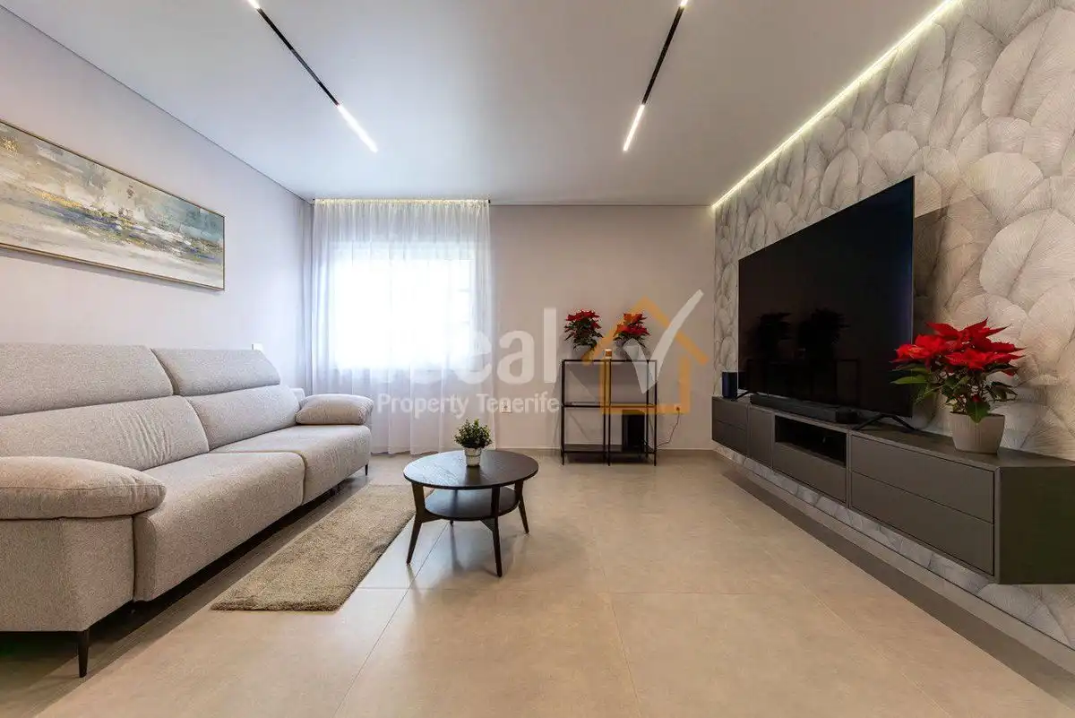 Terraced house with pool for sale in Jardin Botanico, imagen 6