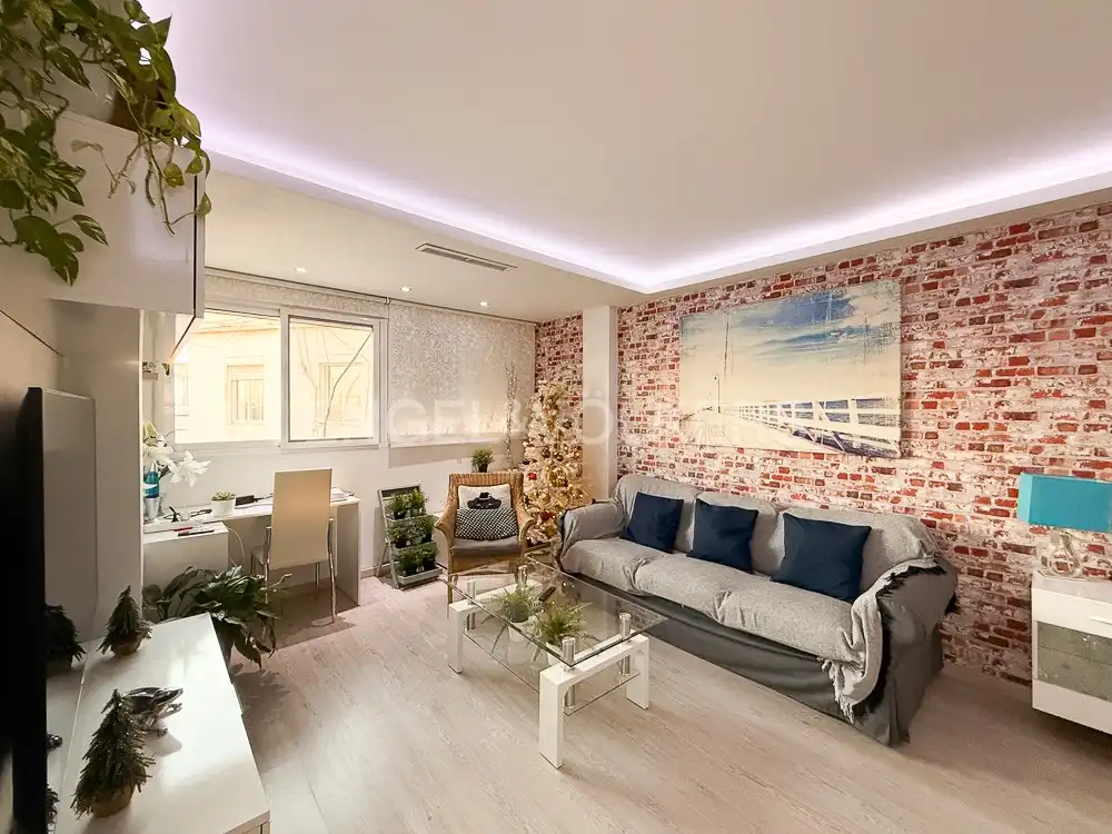 Living room of Flat for rent in Valencia  with Air Conditioner, Heating and Furnished