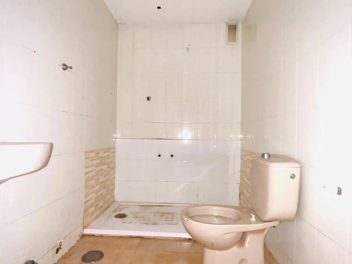 Badezimmer von Wohnung zum Verkauf in A Coruña Capital 