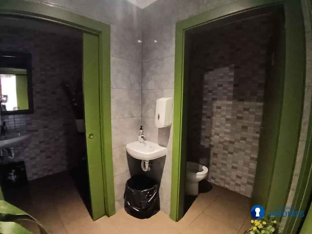 Bathroom of Commercial properties for rent in Ibaiondo