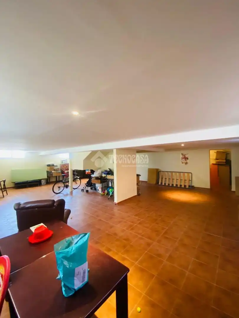 Haus oder Chalet zum Verkauf in Escalona mit Klimaanlage, Abstellraum und Balkon