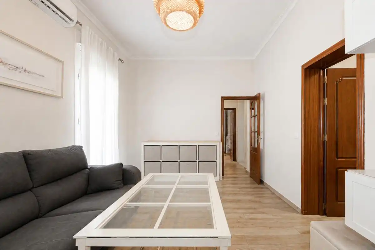 Living room of Flat for sale in Sevilla  with Air Conditioner and Heating