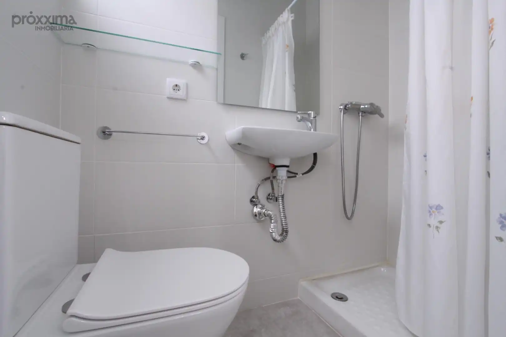 Baño de Piso de alquiler en Sevilla con Aire acondicionado, Terraza y Balcón