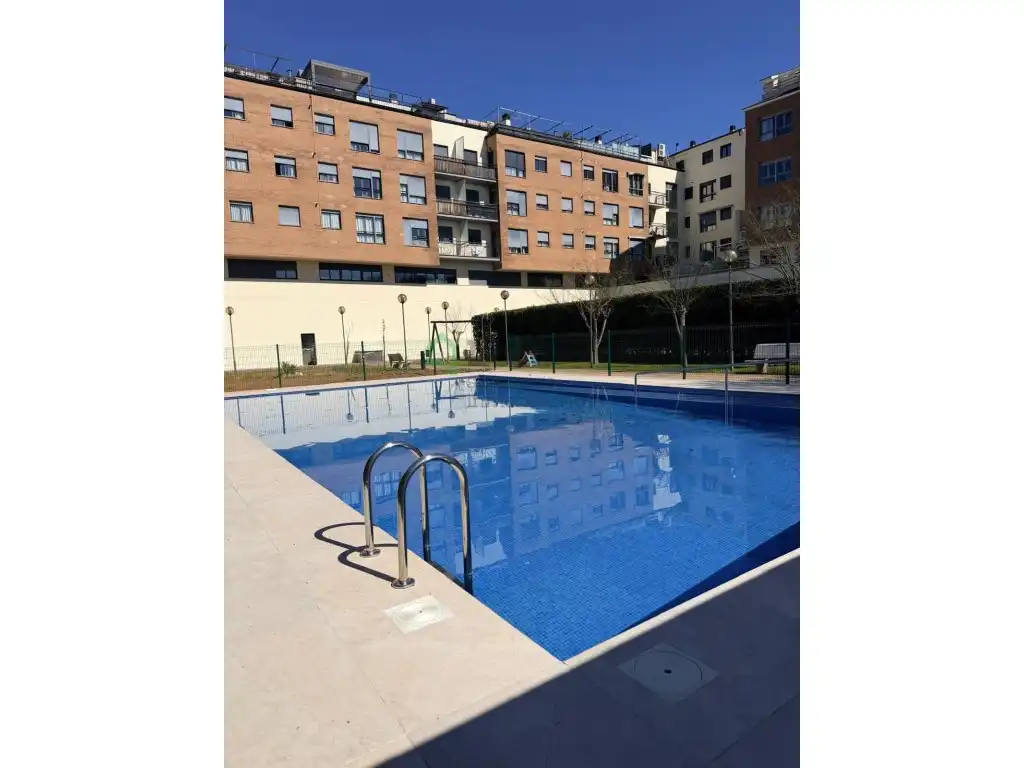 Piscina de Dúplex en venda en Badajoz amb Aire condicionat, Calefacció i Terrassa