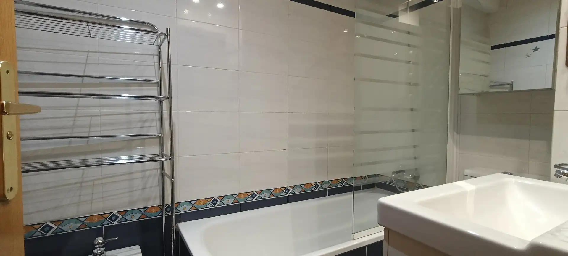 Badezimmer von Maisonette zum Verkauf in Alcobendas mit Klimaanlage, Abstellraum und Möbliert