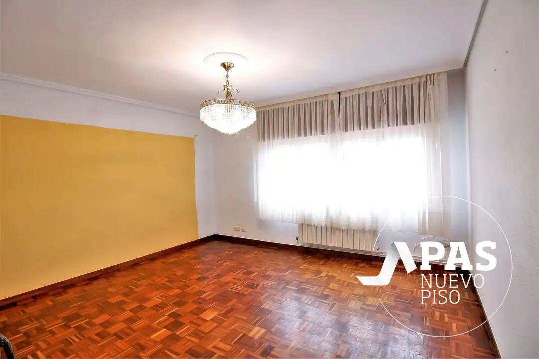 Sala d'estar de Pis en venda en Cuatro Caminos