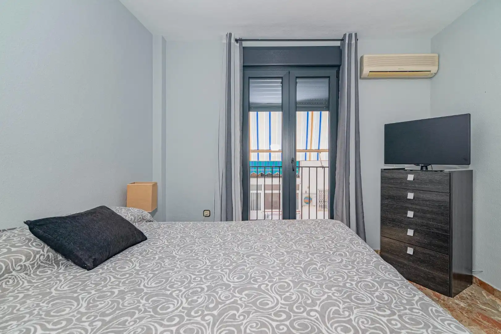 Dormitori de Casa adosada en venda en Las Gabias amb Aire condicionat, Terrassa i Moblat