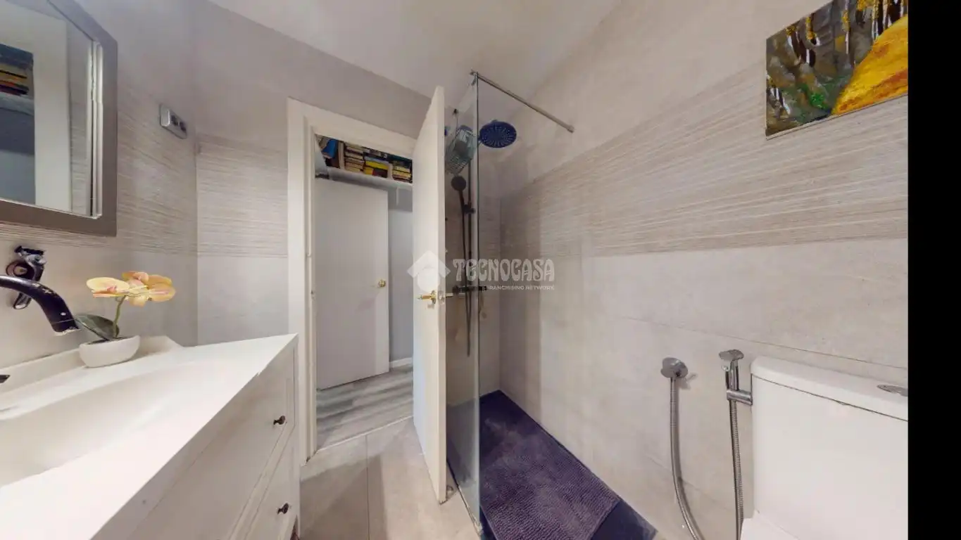 Baño de Piso en venta en Chiloeches, Guadalajara