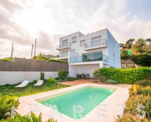 Exterior view of House or chalet for sale in Santa Susanna  with Terrace and Swimming Pool