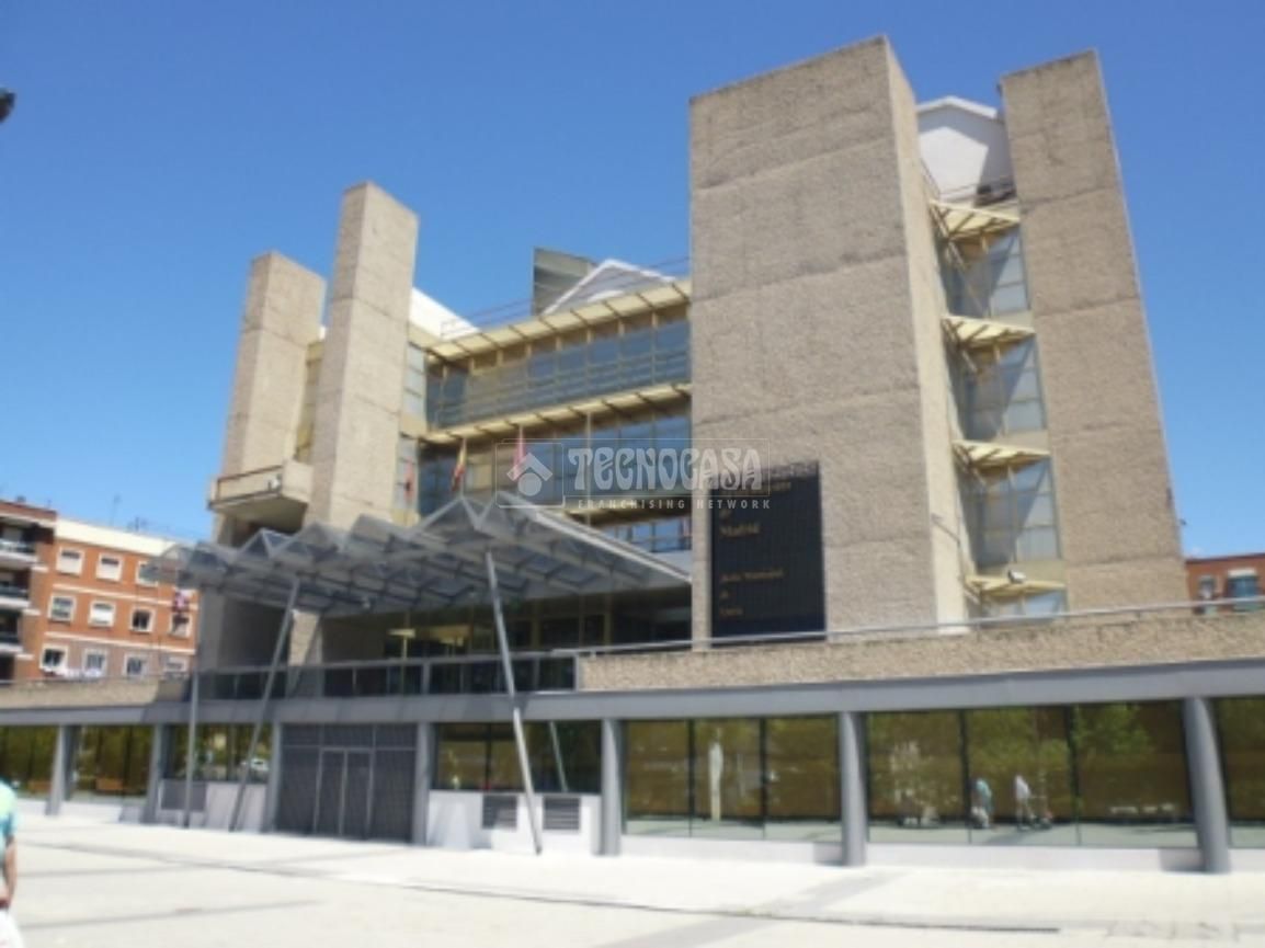 Piso en venta en Pradolongo, Usera