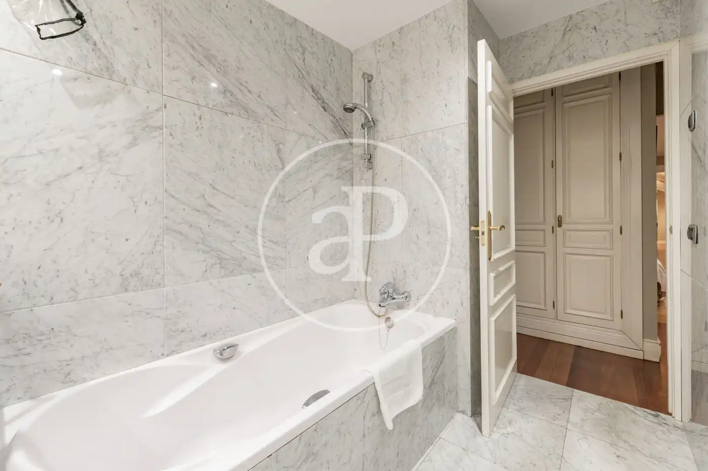 Bathroom of Houses for sale in Madrid  with Air Conditioner, Heating and Private garden