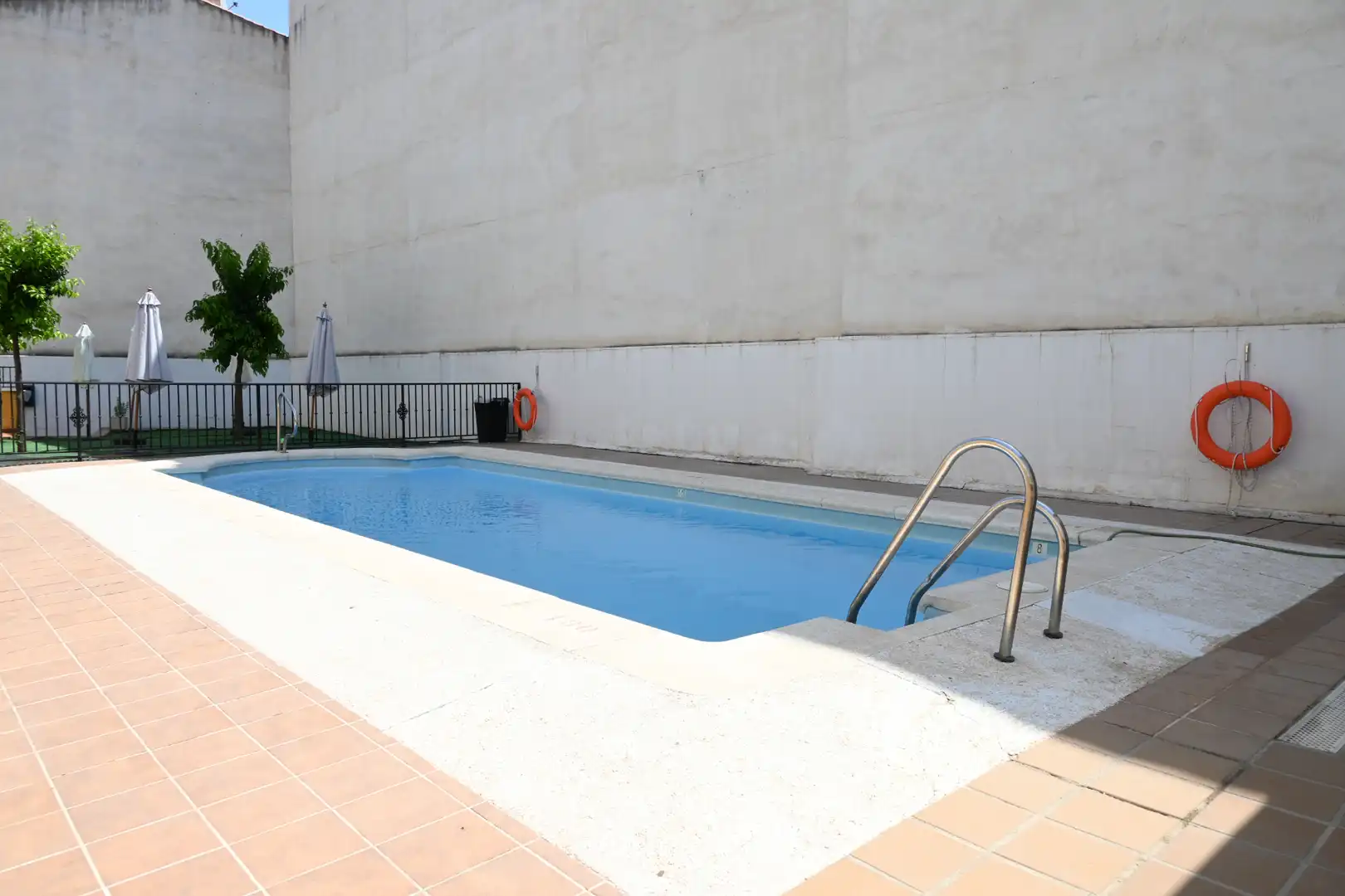 Swimming pool of Flat for sale in Churriana de la Vega  with Balcony