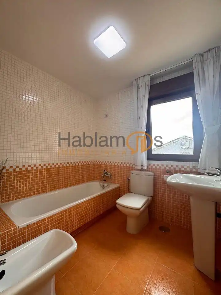 Baño de Casa o chalet en venta en Vilagarcía de Arousa con Calefacción, Jardín privado y Terraza