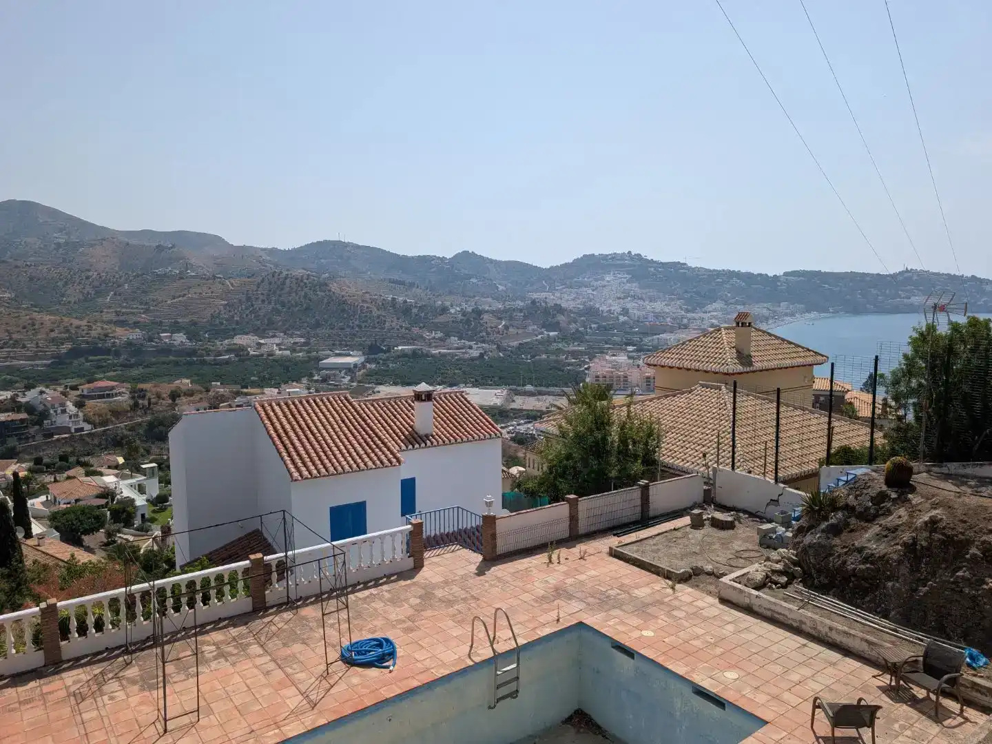 Vista exterior de Casa o xalet en venda en Almuñécar amb Jardí privat i Balcó