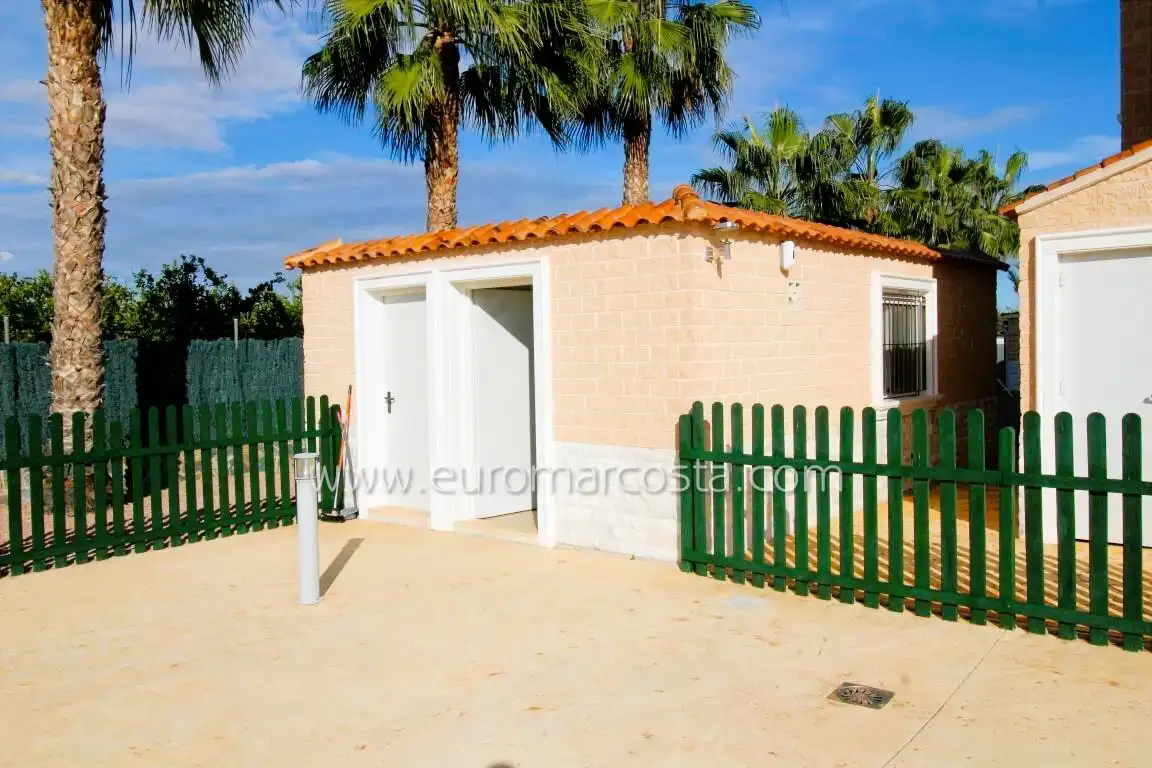 Garden of Houses for sale in Elche / Elx  with Air Conditioner, Heating and Private garden