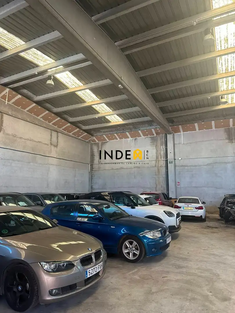 Parkplatz von Fabrikhallen zur Miete in Vilanova i la Geltrú