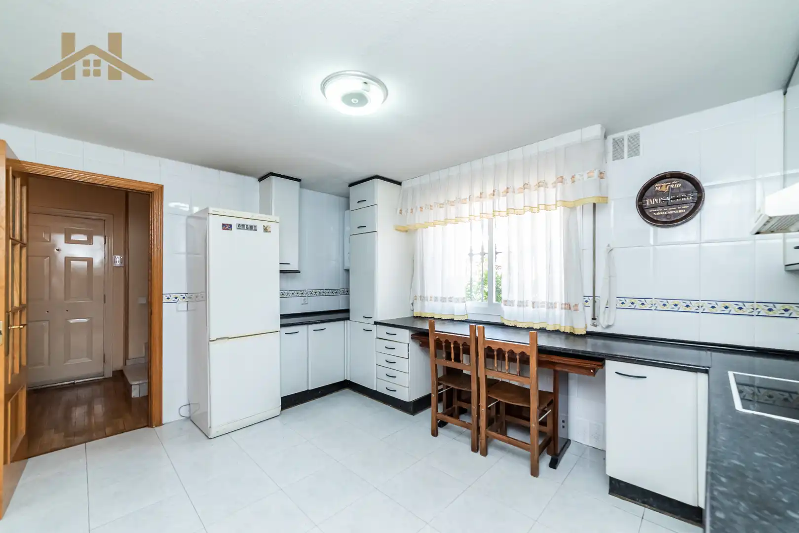 Cocina de Casa adosada en venta en Navalcarnero con Aire acondicionado, Calefacción y Jardín privado