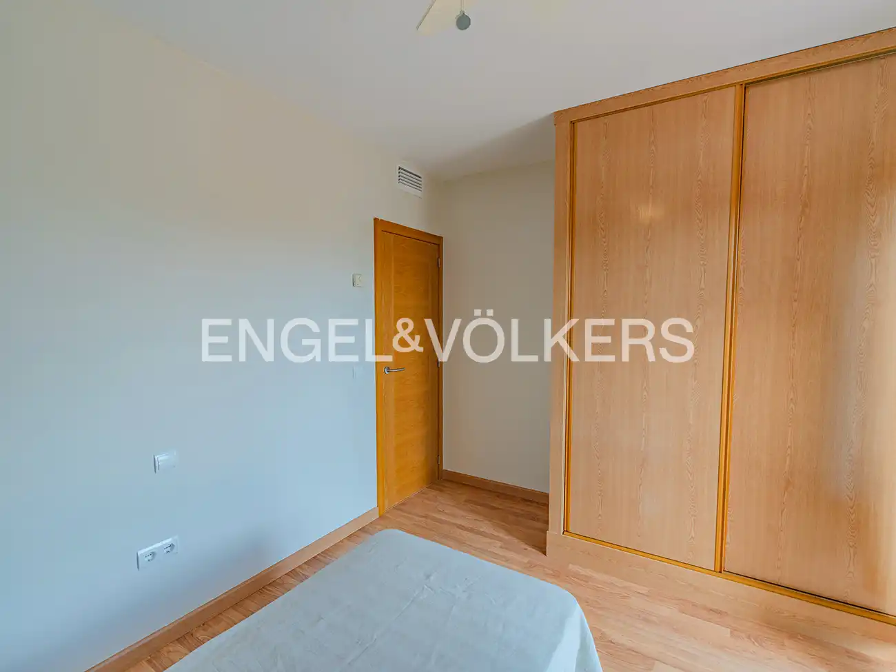 Habitación de Casa o chalet en venta en El Campello con Aire acondicionado, Calefacción y Jardín privado