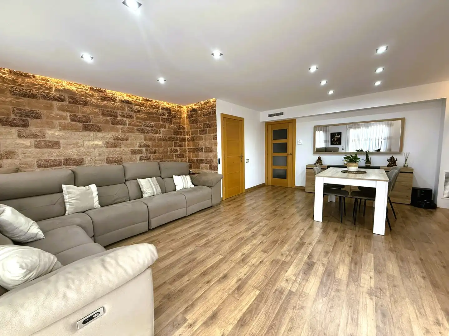 Living room of Duplexes for sale in Palau-solità i Plegamans  with Air Conditioner, Heating and Parquet flooring