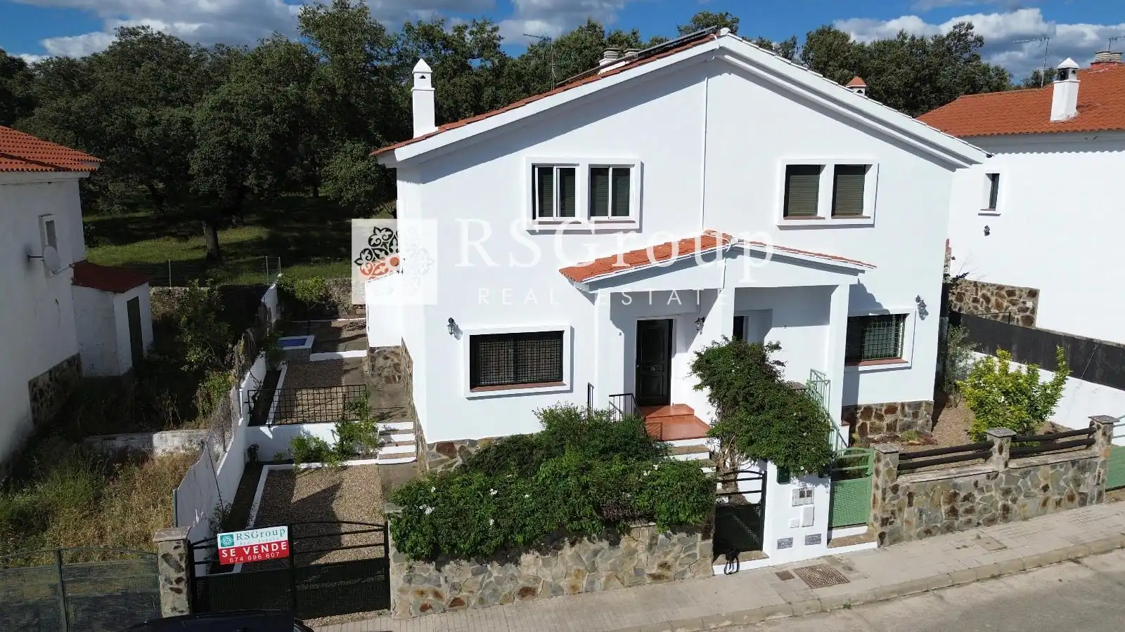 Vista exterior de Casa adosada en venta en Población de Arroyo con Trastero, Piscina y Amueblado