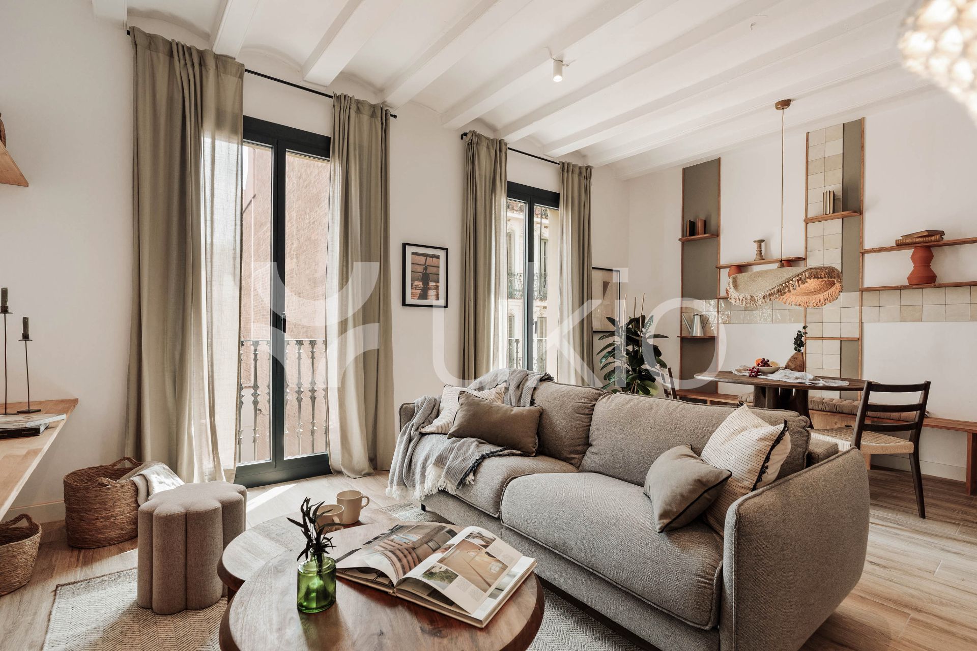 Sala d'estar de Apartament de lloguer en  Barcelona Capital amb Aire condicionat, Calefacció i Moblat