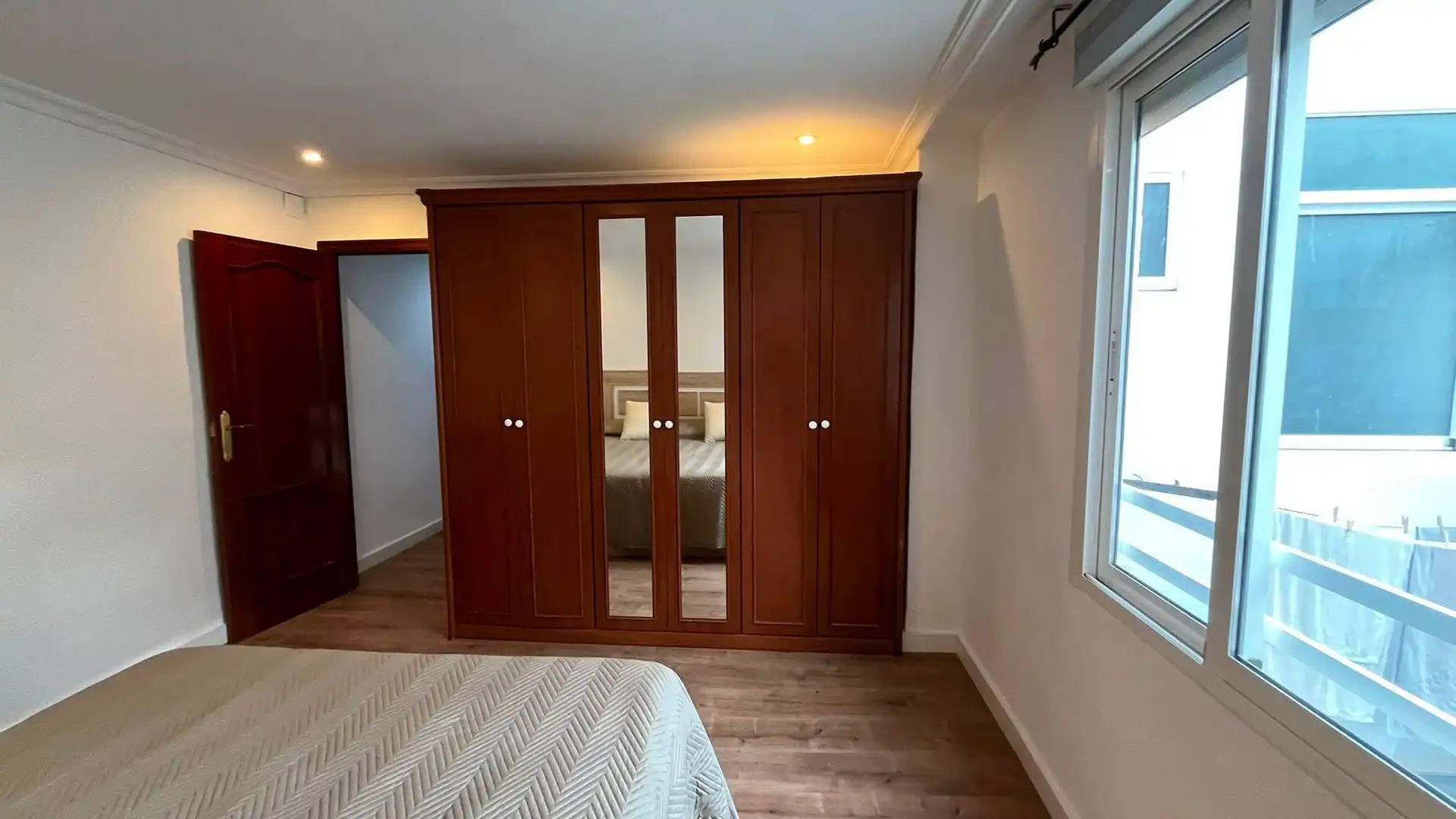 Room in Carrer Mare de Deu dels desamparats, Centro