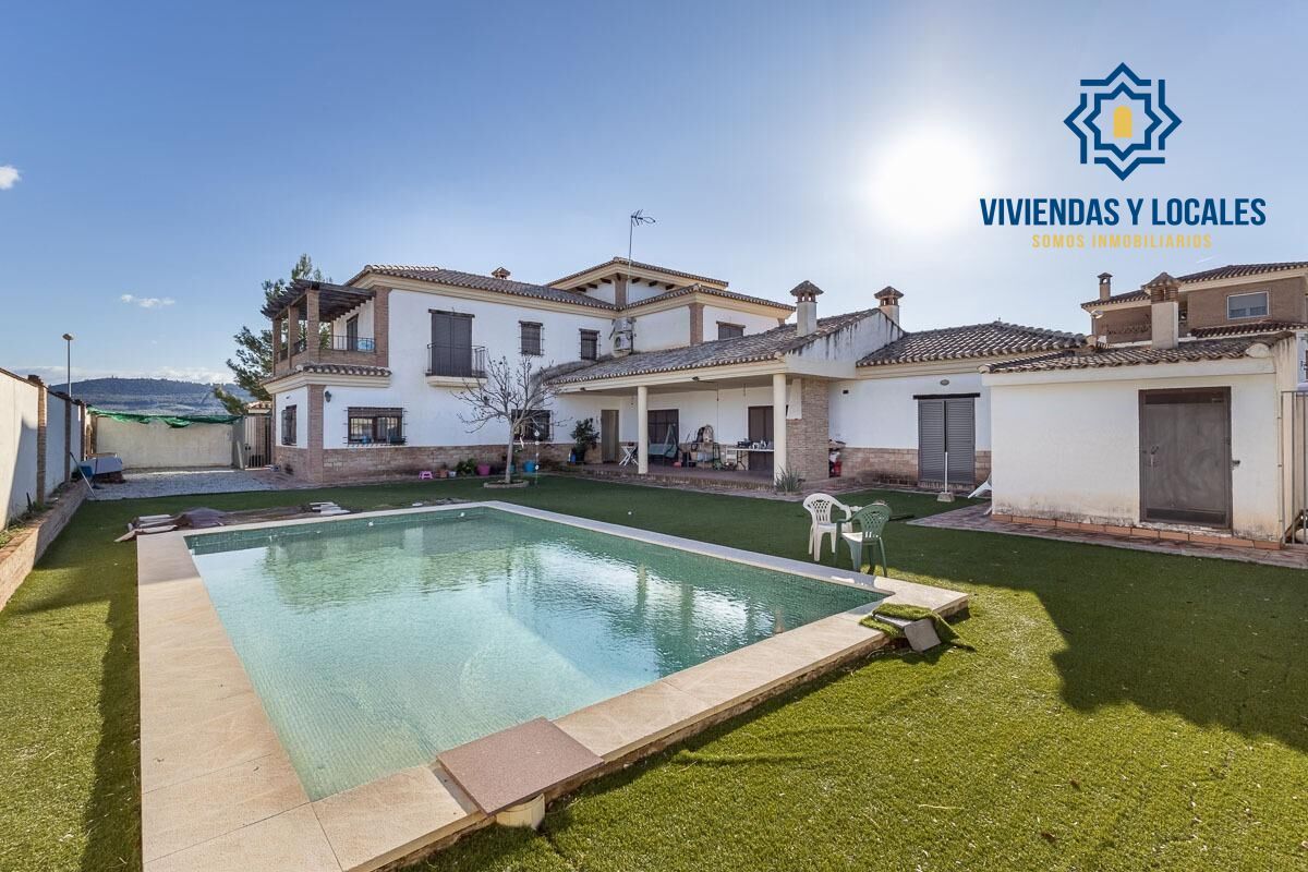 Vista exterior de Casa o xalet en venda en Atarfe amb Aire condicionat, Calefacció i Jardí privat