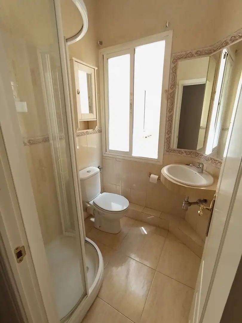 Baño de Piso de alquiler en Madrid con Aire acondicionado, Calefacción y Parquet