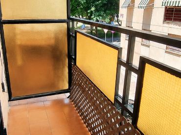 Pis amb balcó en venda a Calle Beatriz Enríquez