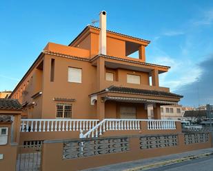 Vista exterior de Casa adosada de lloguer en Sueca amb Jardí privat, Forn i Rentadora