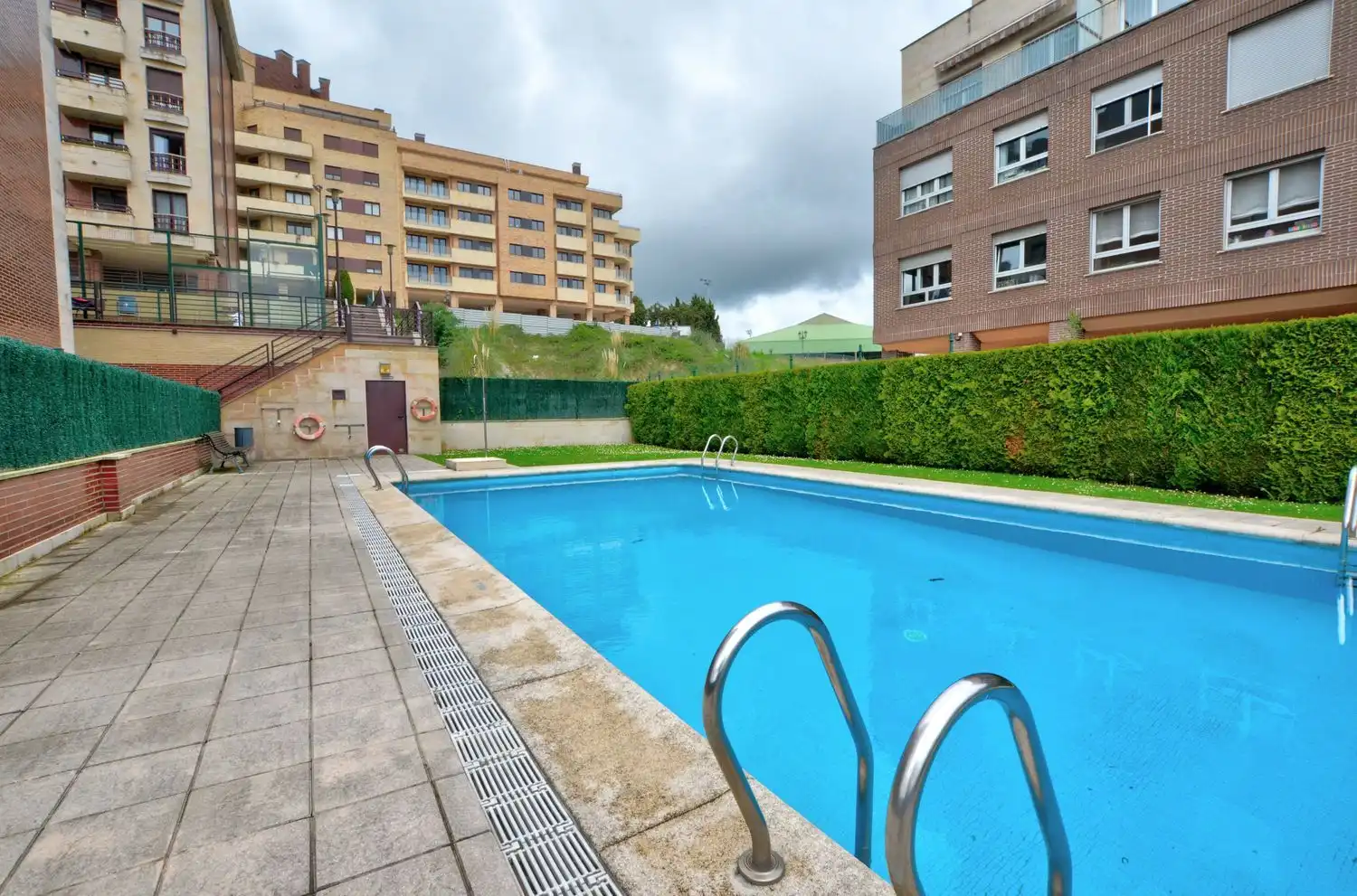 Piscina de Piso en venta en Oviedo  con Aire acondicionado, Calefacción y Jardín privado