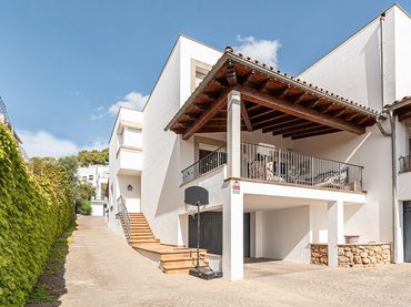Casa aparellada amb piscina en venda a BARRANC