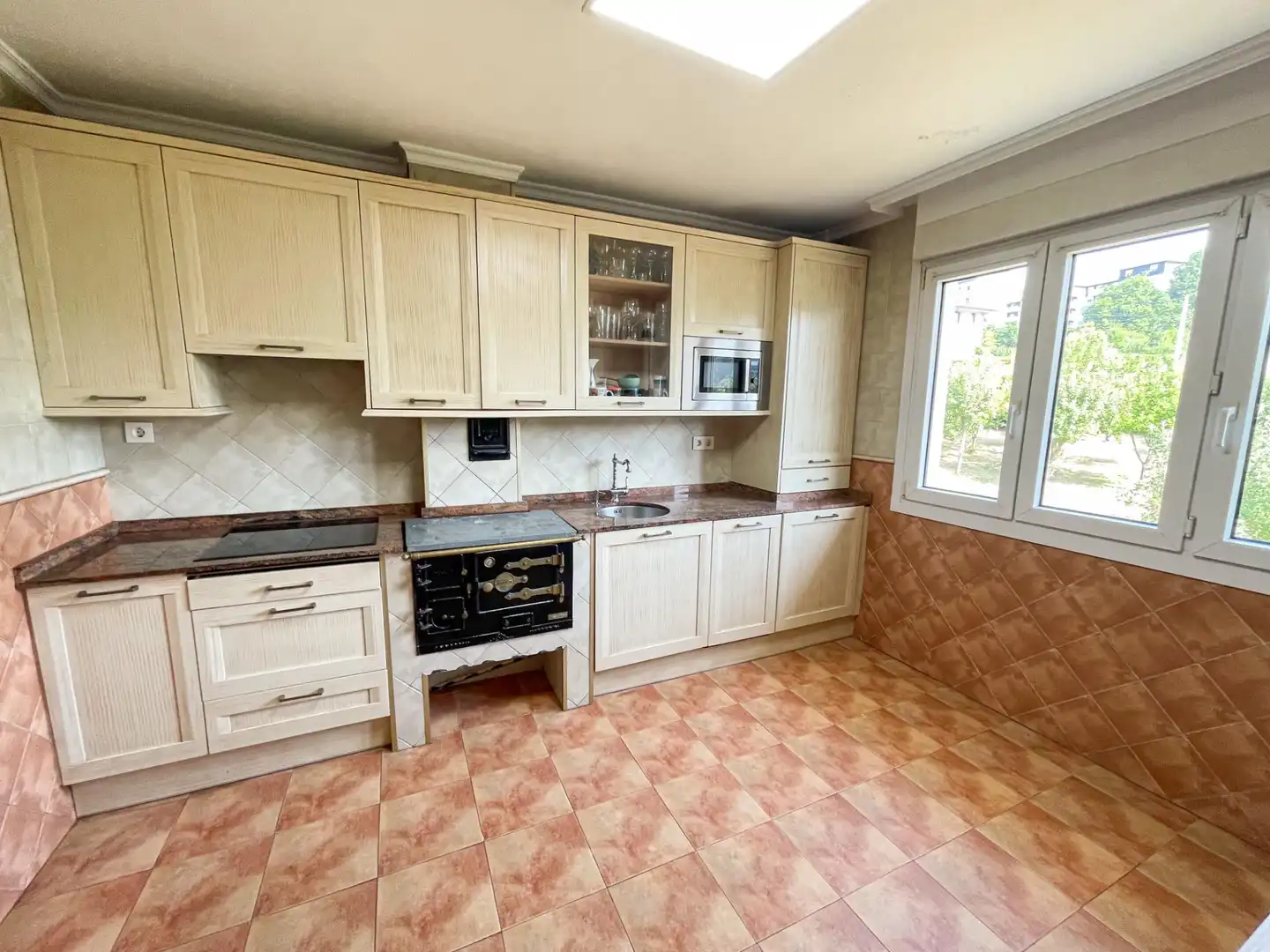 Kitchen of Houses for sale in Abanto y Ciérvana-Abanto Zierbena  with Heating, Private garden and Storage room