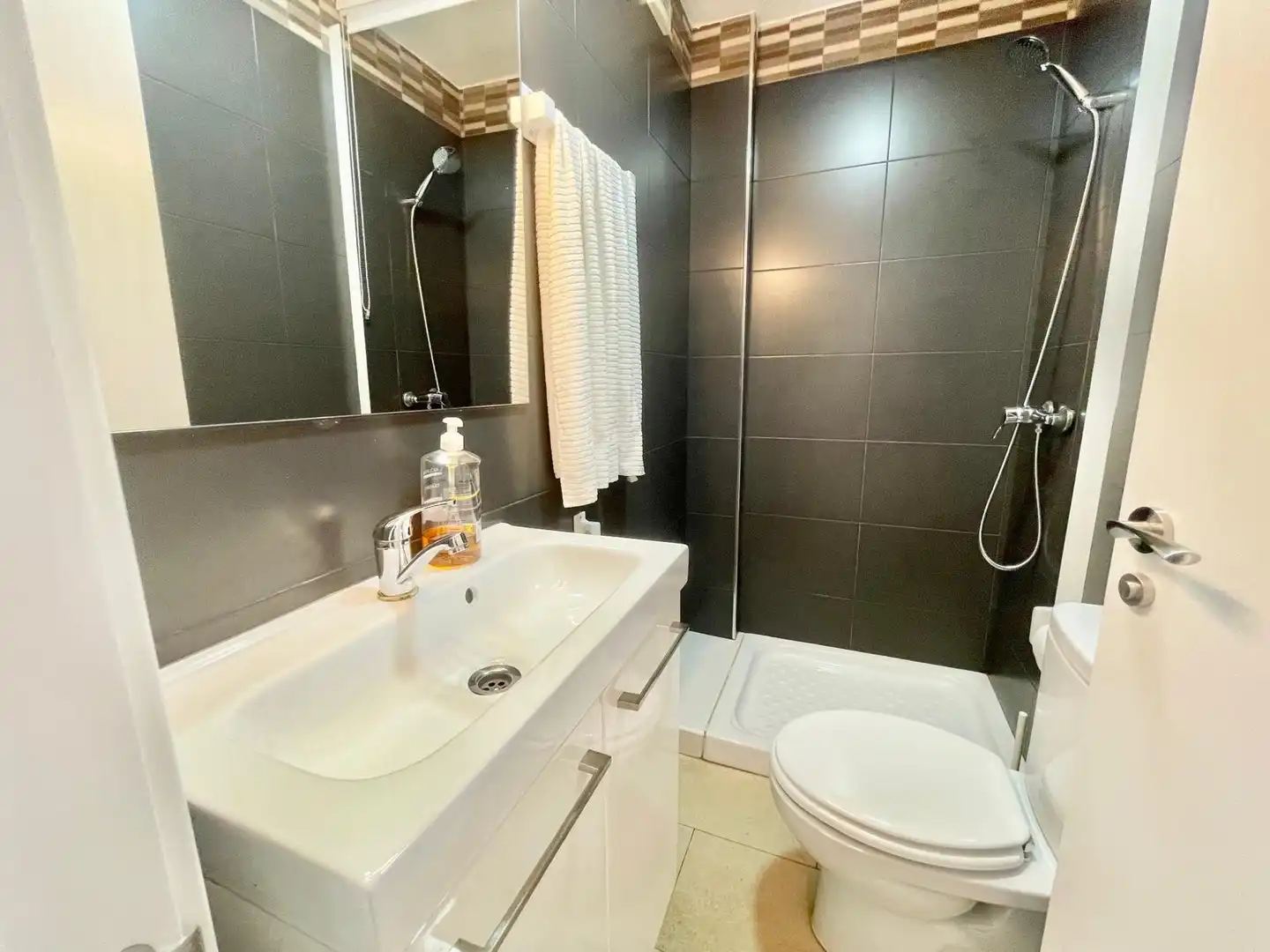 Badezimmer von Erdgeschoss zur Miete in Los Alcázares mit Terrasse, Möbliert und Mikrowelle