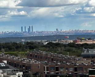 Vista exterior de Casa adosada en venda en Torrelodones amb Aire condicionat, Calefacció i Jardí privat