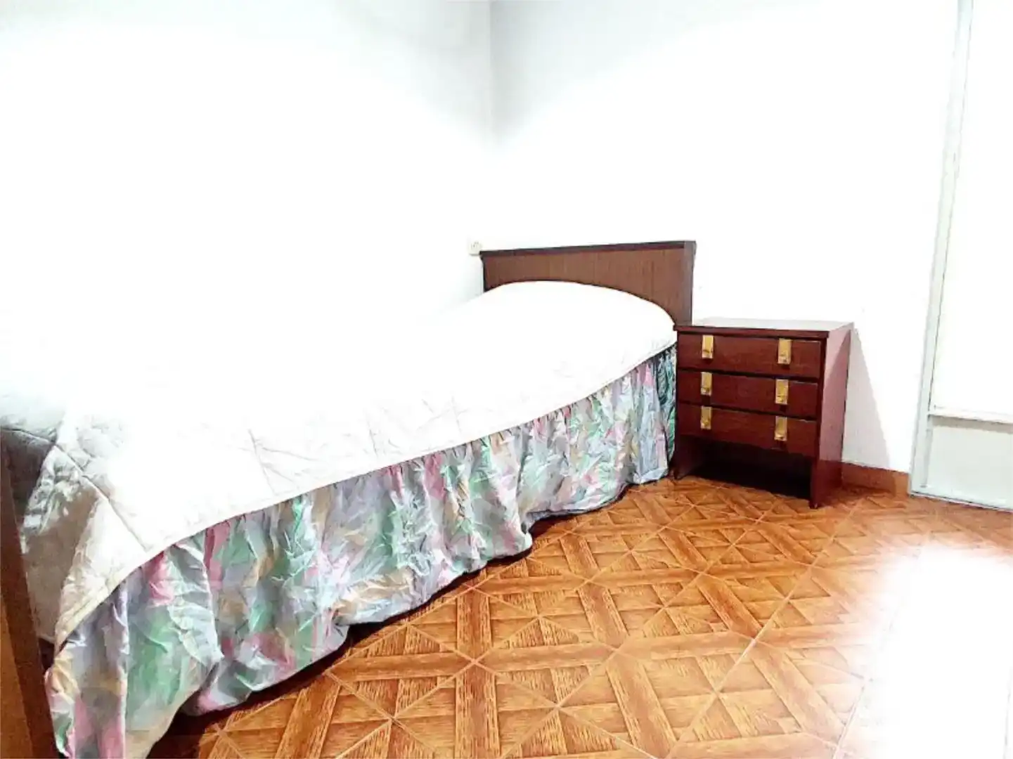 Bedroom of Flat for share in Valencia  with Air Conditioner, Furnished and Balcony