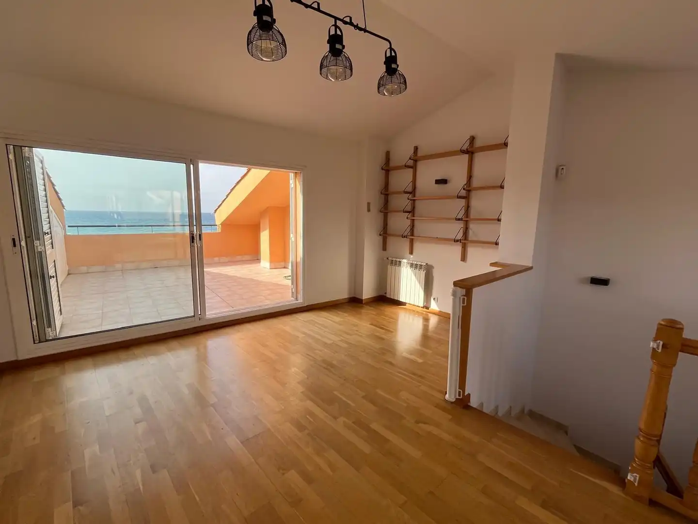 Sala d'estar de Casa adosada en venda en El Masnou amb Aire condicionat, Calefacció i Jardí privat