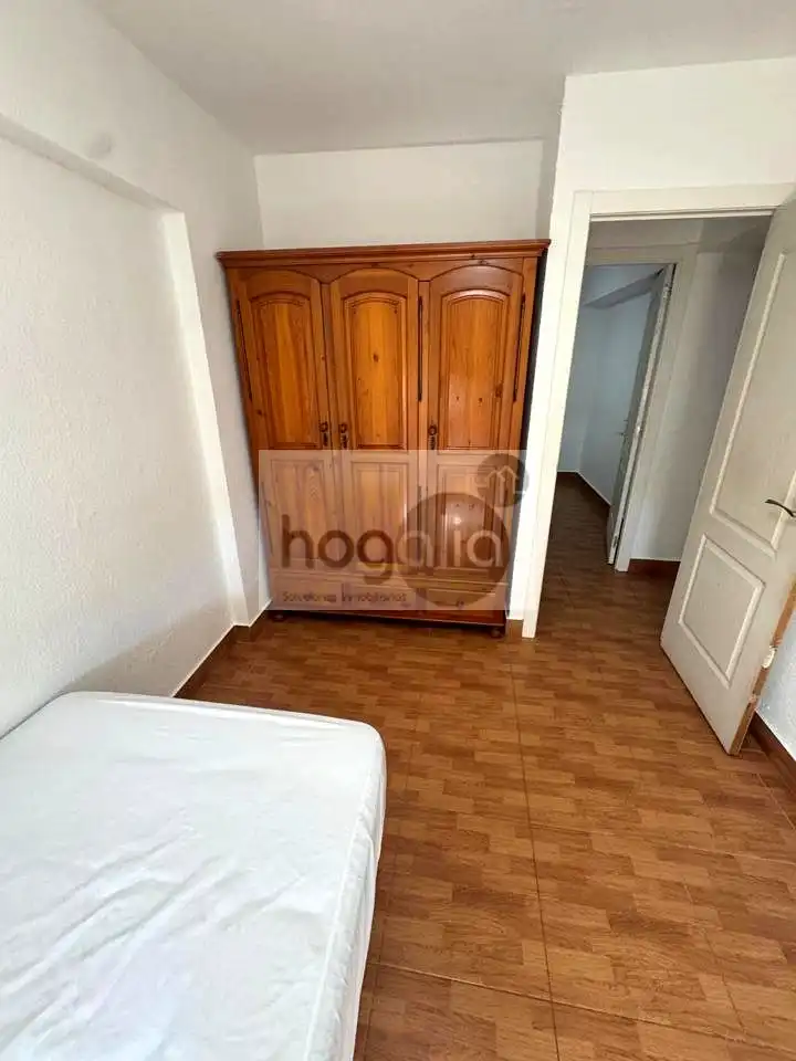 Bedroom of Flat for rent in Sevilla  with Storage room and Furnished