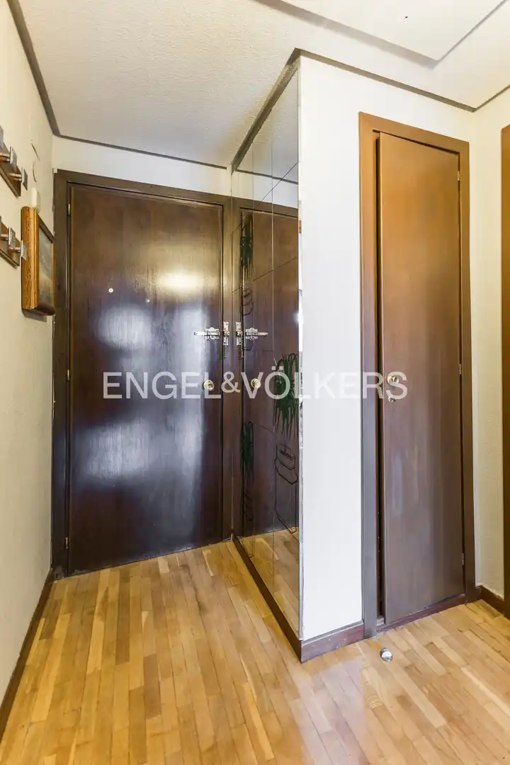 Flat for rent in Madrid  with Air Conditioner, Heating and Furnished